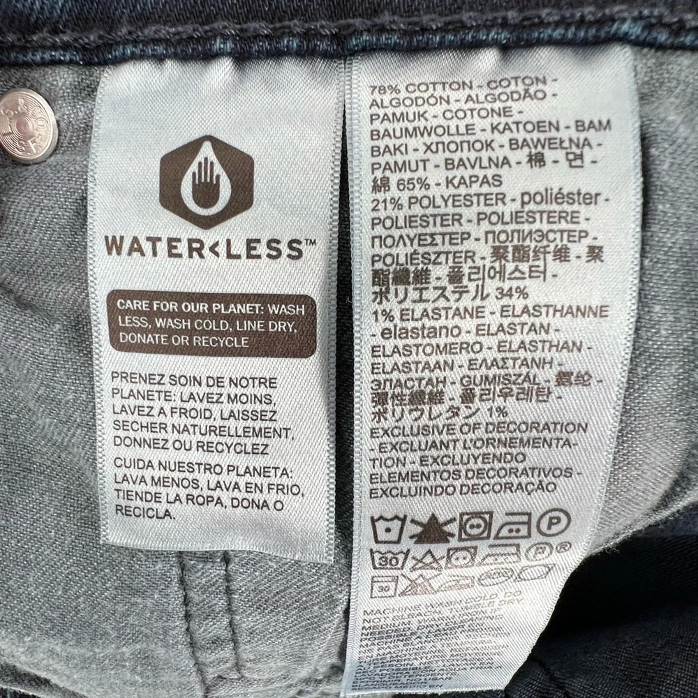 LEVI 502 TAPER FIT SOFT JEANS WITH STRETCH SO MOVES WITH YOU ABD LOOKS‎ GREAT